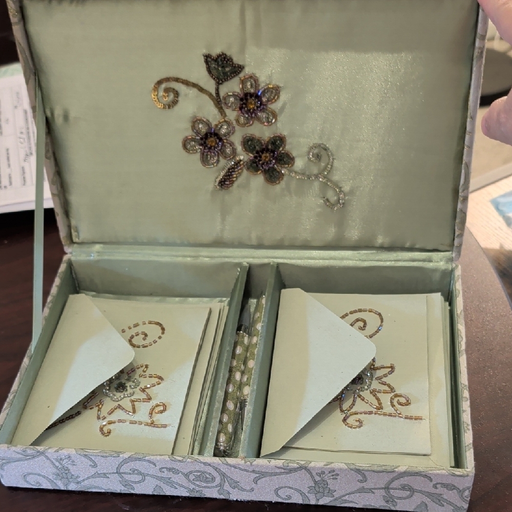 Elegant Floral Embroidered Stationary Box - Picture 4 of 8